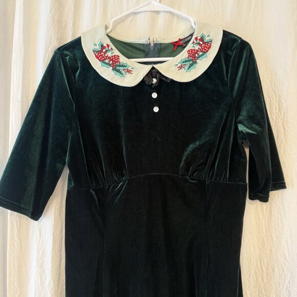 Hell Bunny Dress Size L Holiday Green Velvet Rockabilly Holly Collar Christmas - Picture 9 of 11